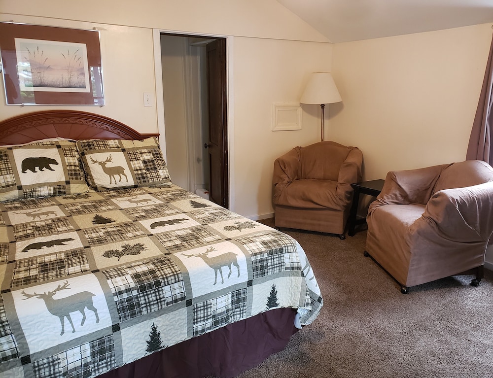 Weirs Beach Motel and Cottages - photo 20