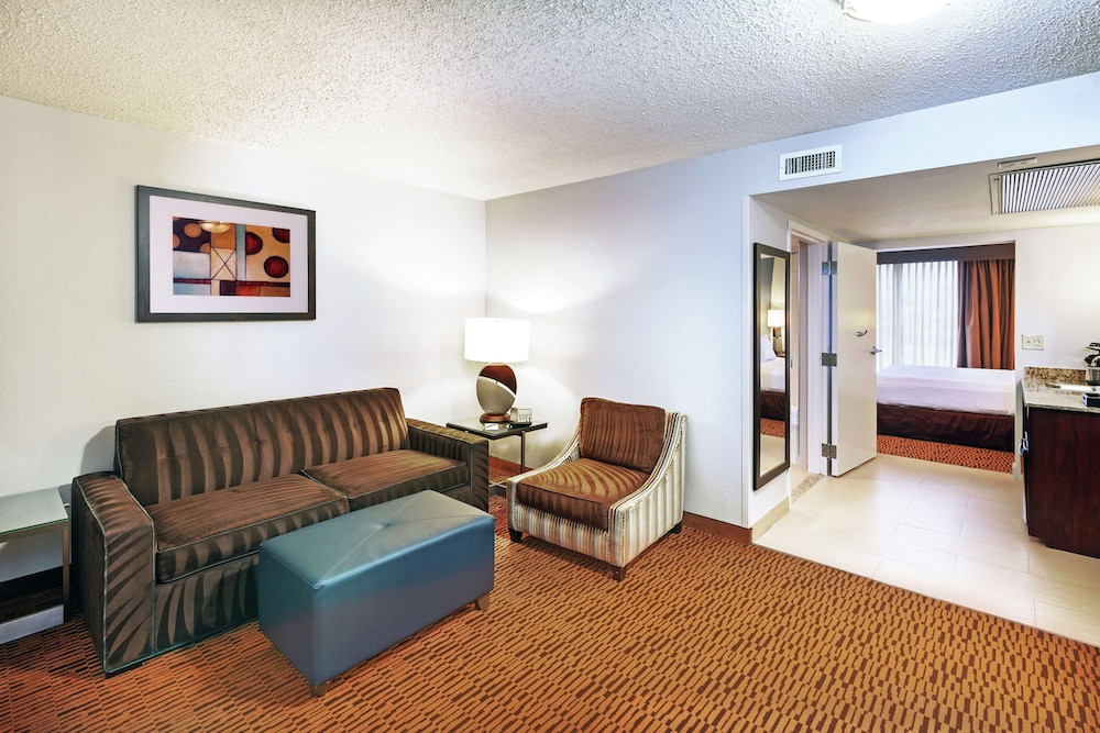Embassy Suites by Hilton Dallas Market Center - photo 22