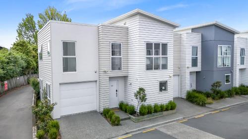 River City Retreat King Bed & Central By KOSH BNB — 4-Star Luxury Hotel in Hamilton, New Zealand