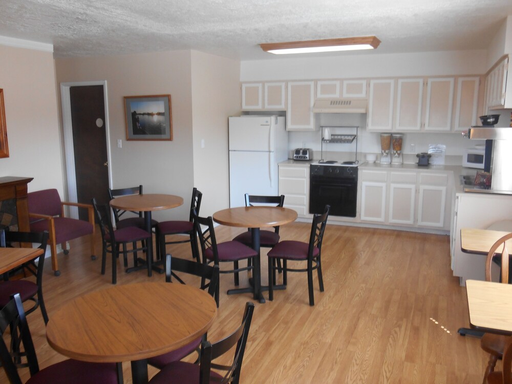 Henry's Fork Inn - photo 11