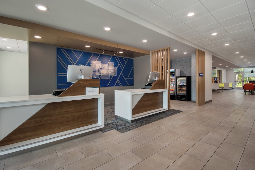 Holiday Inn Express & Suites Muskegon Grand Haven an IHG Hotel - photo 53