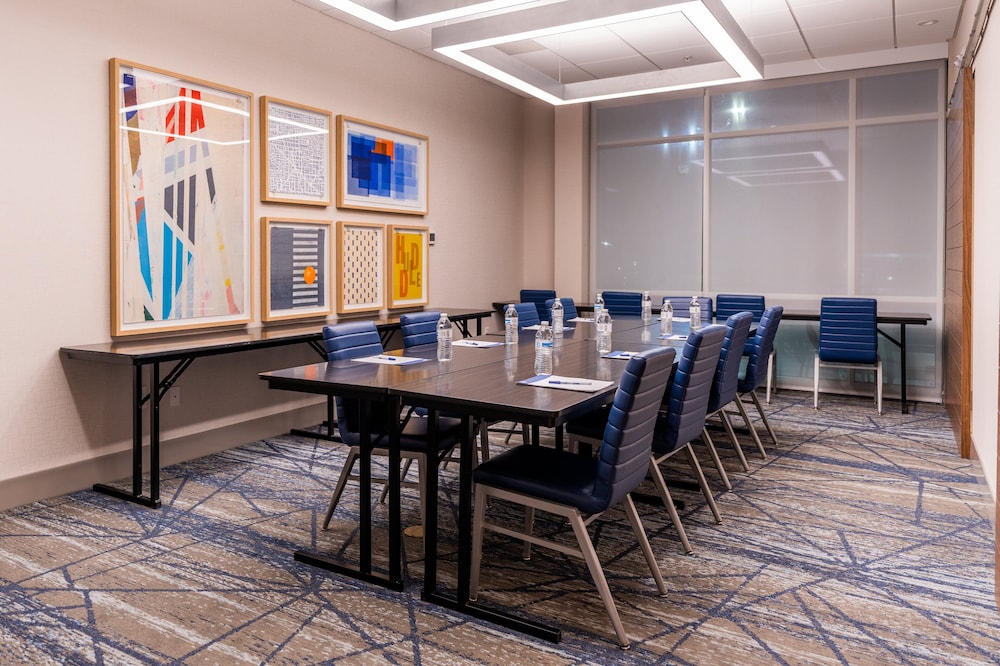 Holiday Inn Express & Suites Charlottesville by IHG - photo 111