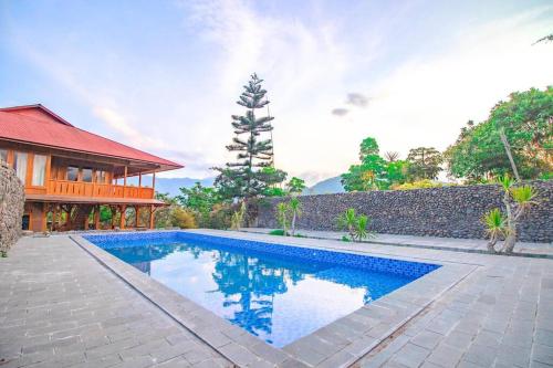 Watu Emas 1 with Shared Pool and Balcony in Batu, Indonesia