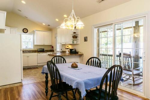 Island Delight by Oak Island Accommodations - photo 3