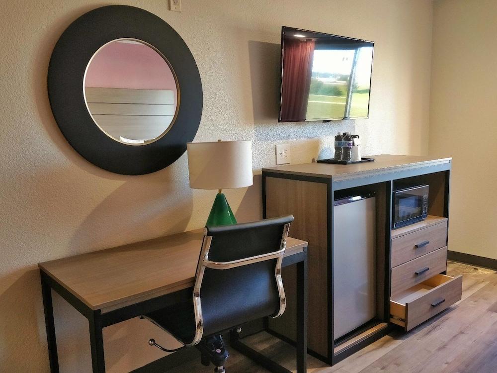 Microtel Inn & Suites By Wyndh - photo 25