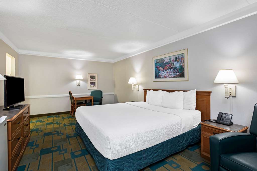 La Quinta Inn by Wyndham El Paso East Lomaland - photo 14