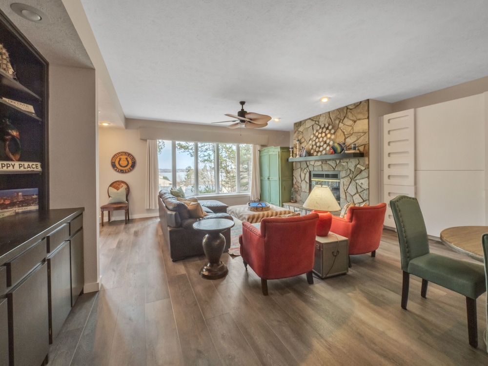 Lake Front Keowee Condo W Balcony & Resort Amenities 2 Bedroom Condo by RedAwning in Salem, United States