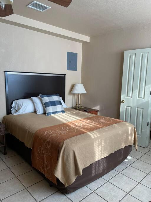 Smaller Piece Of Heaven Studio Separate — 4-Star Luxury Hotel in San Antonio, United States