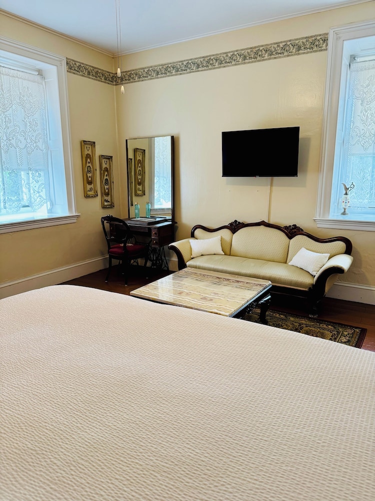 La Casetta 75 - carbon neutral hotel in Naples