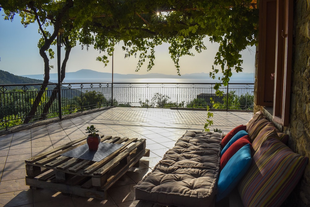 Stone Residence With Sea Views Near the Beach — 4-Star Luxury Hotel in Messini, Greece
