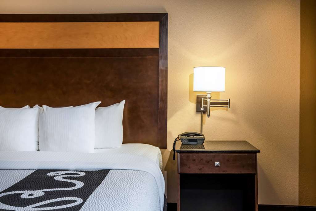 La Quinta Inn & Suites by Wyndham Eugene - photo 12