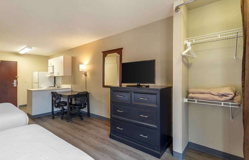 Extended Stay America Suites Chicago Woodfield Mall - photo 23
