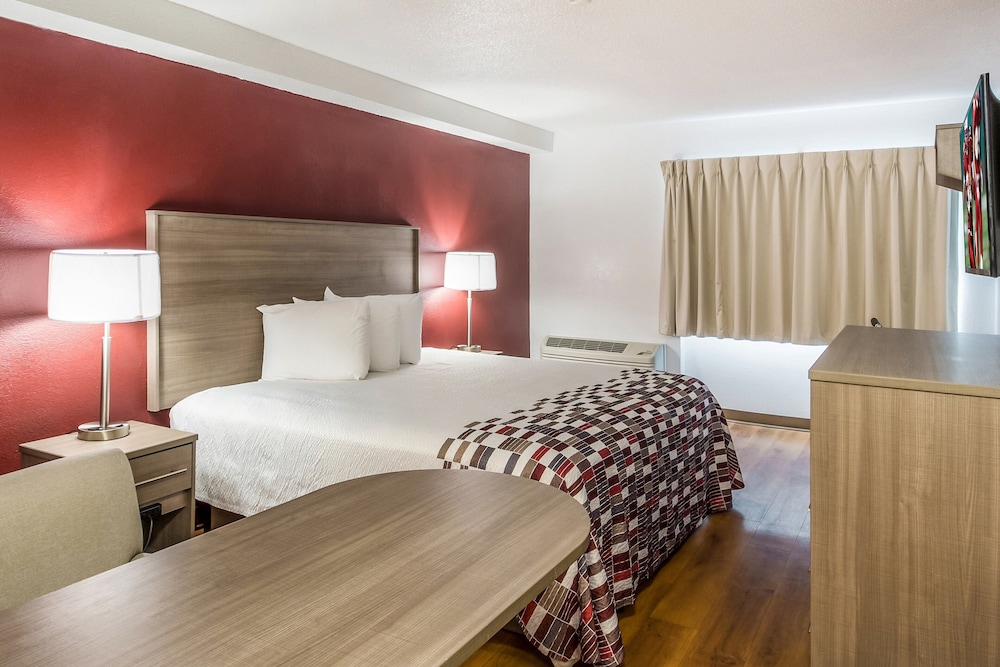 Red Roof Inn Rochester Airport - photo 16