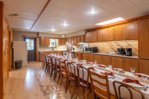 The Lodge at Fields of Home — 4-Star Luxury Hotel in Millersburg, United States
