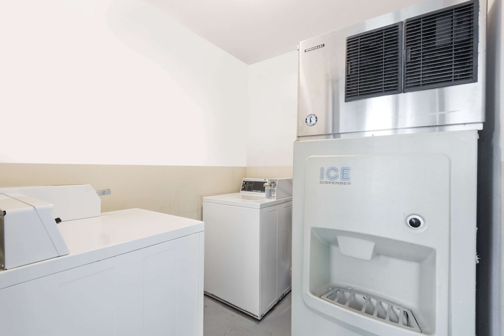 Super 8 by Wyndham Fernley - photo 29