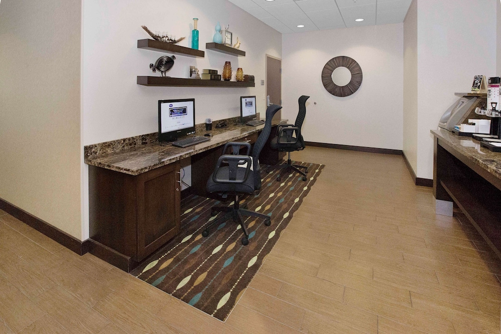 Hampton Inn Pittsburgh Bridgeville - photo 67