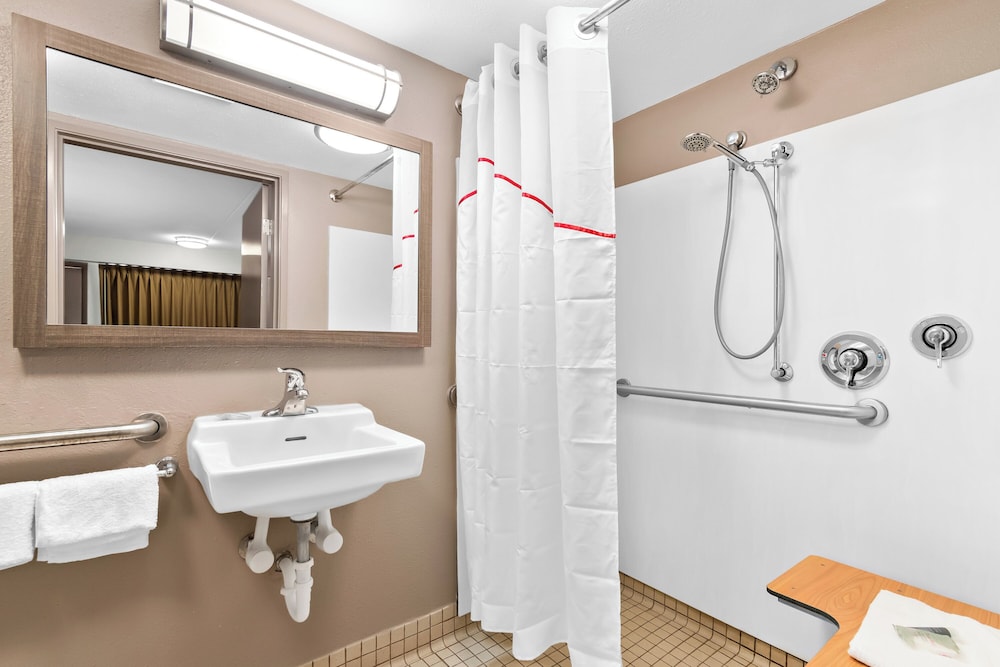Red Roof Inn Harrisburg North - photo 28