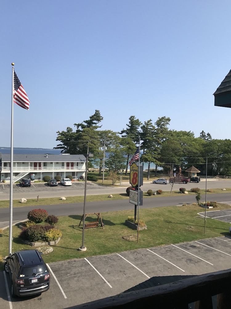 Super 8 by Wyndham Bridgeview of Mackinaw City - photo 59