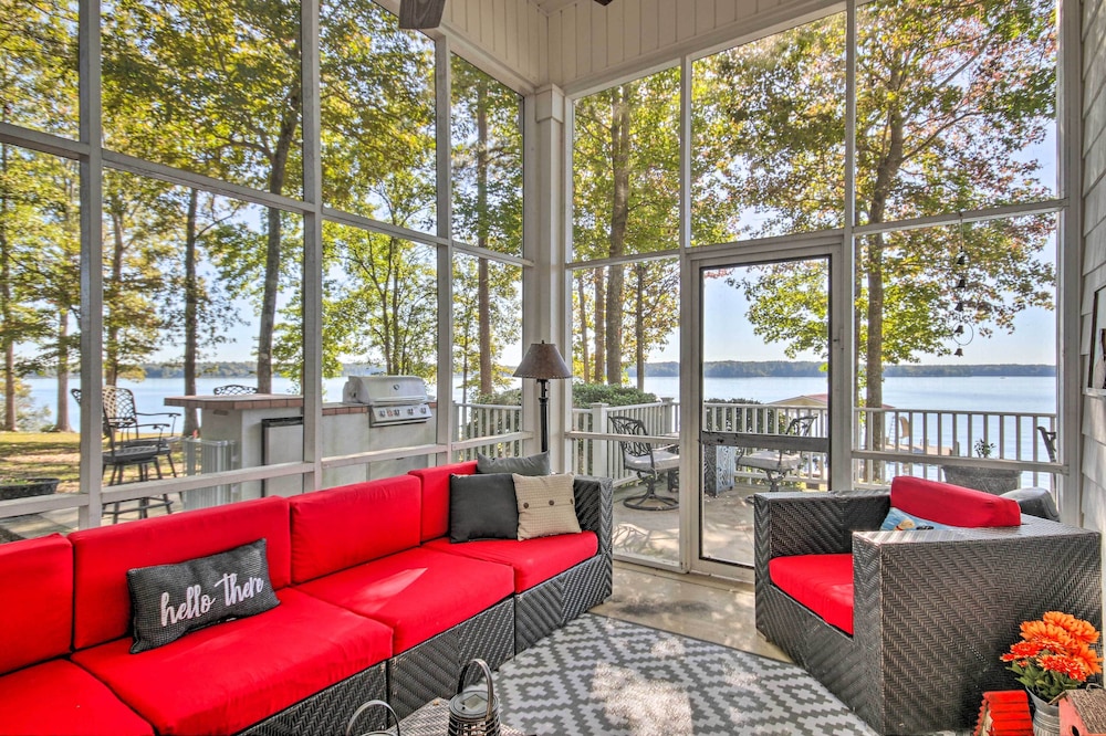Lakefront Paradise With Fire Pit Dogs Welcome — Greenwood