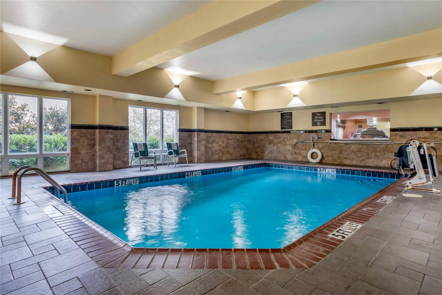 Comfort Suites Vicksburg - photo 16