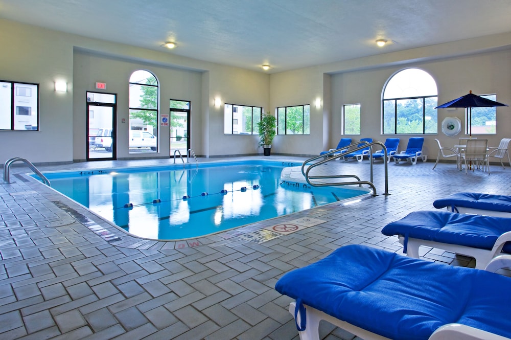 Holiday Inn Express Pittsburgh North by IHG - photo 35