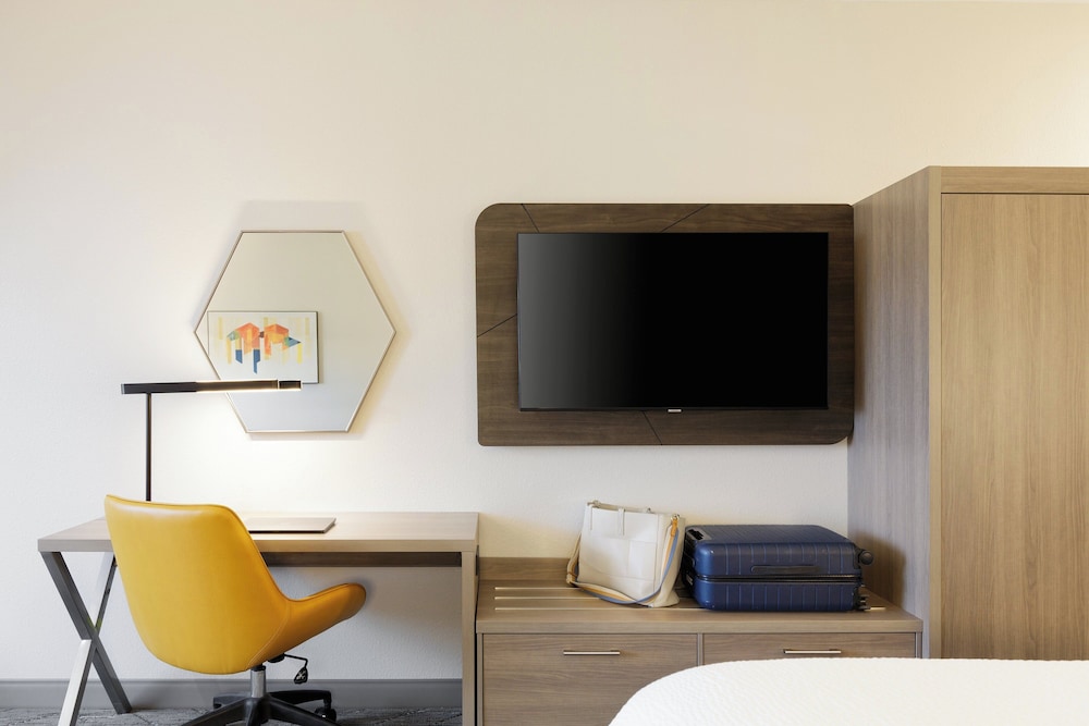 Holiday Inn Express & Suites Linden Newark South by IHG - photo 2