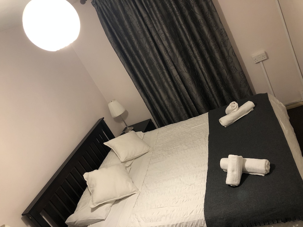 1 Bed sleeps 4 free Parking 15 Min to Putney — 4-Star Luxury Hotel in London, United Kingdom