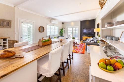 The Edward Townhouses 151 157 — Orange