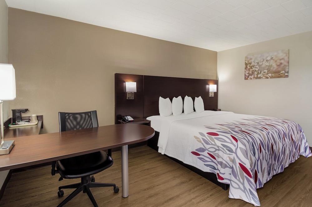 Red Roof Inn New Stanton - photo 21