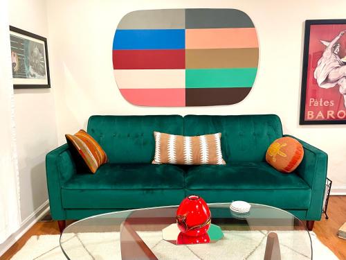Trendy Bohemian Bungalow Close to Uptown Plaza & Noda — 4-Star Luxury Hotel in Charlotte, United States
