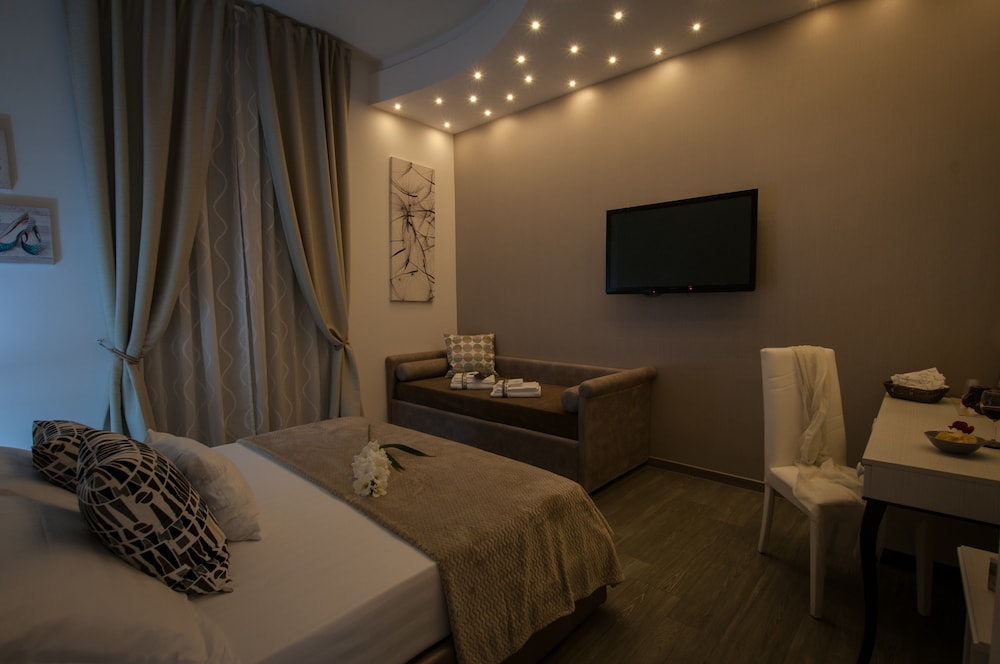 Elenoire Rooms & Suite — 4-Star Luxury Hotel in Rome, Italy