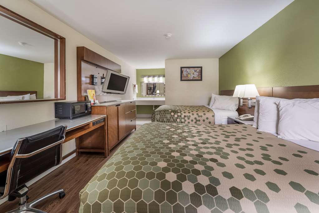 Econo Lodge Atlanta Airport East - photo 13