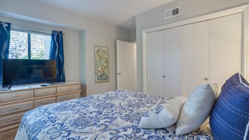 Private Balcony Beach Getaway Coligny - photo 22