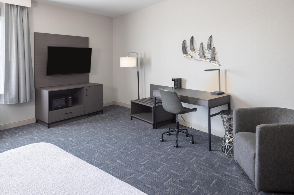 Hampton Inn & Suites Portsmouth Downtown - photo 12