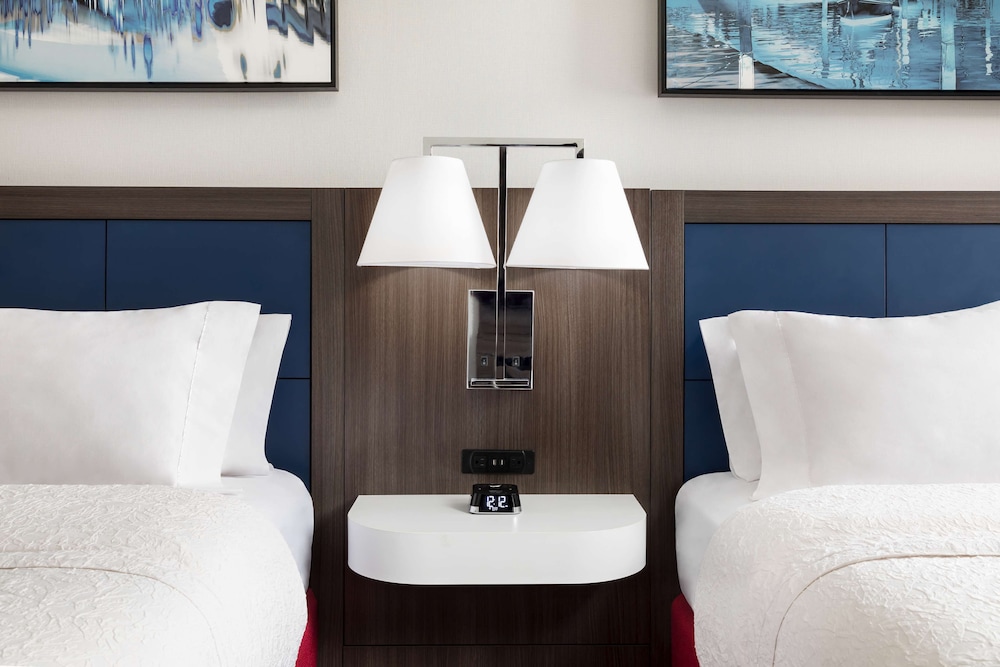 Hampton Inn & Suites Baltimore Inner Harbor - photo 11
