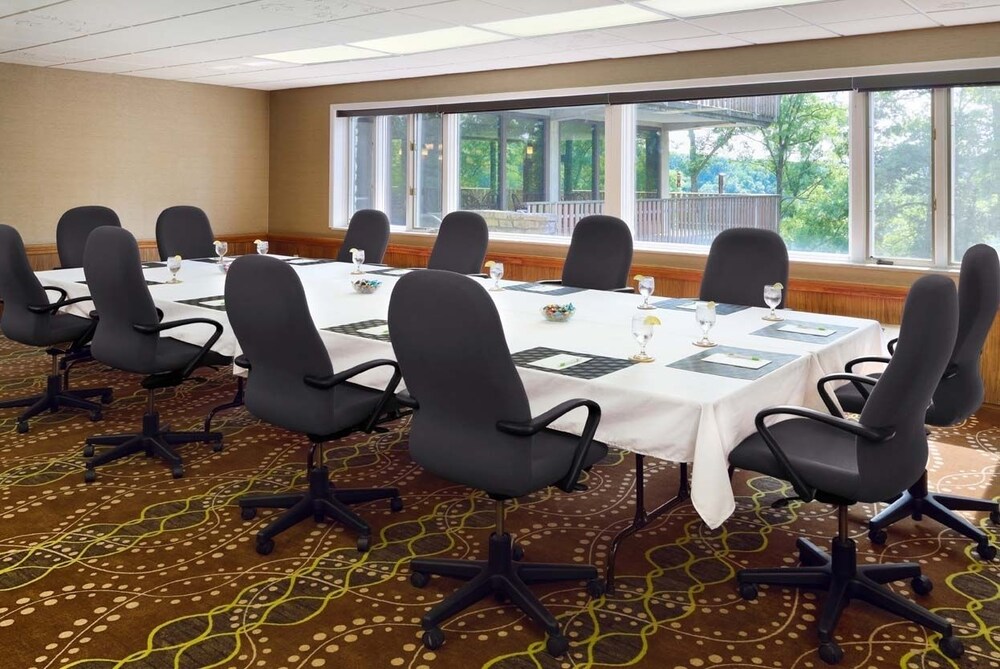 Burr Oak Lodge & Conference Center - photo 14