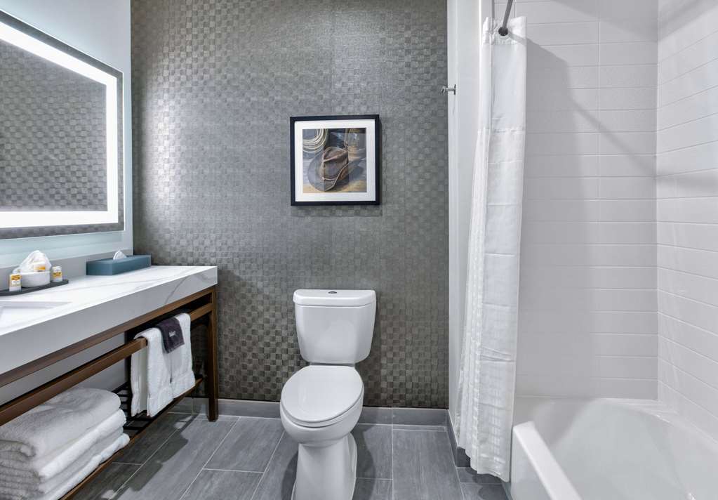 La Quinta Inn & Suites by Wyndham Terrell - photo 11