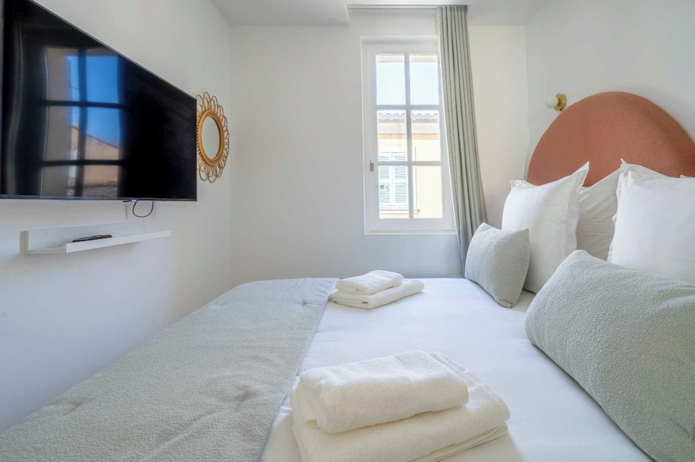 Nice 1 Bedroom Flat Hyper Centre St Tropez — 4-Star Luxury Hotel in Saint-Tropez, France