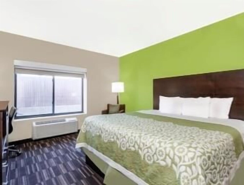Days Inn & Suites by Wyndham Jamaica JFK Airport - photo 5