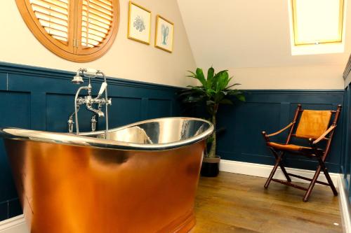 The Loft at the Croft Stunning rural retreat perfect for couples & dogs — hotel in Leigh