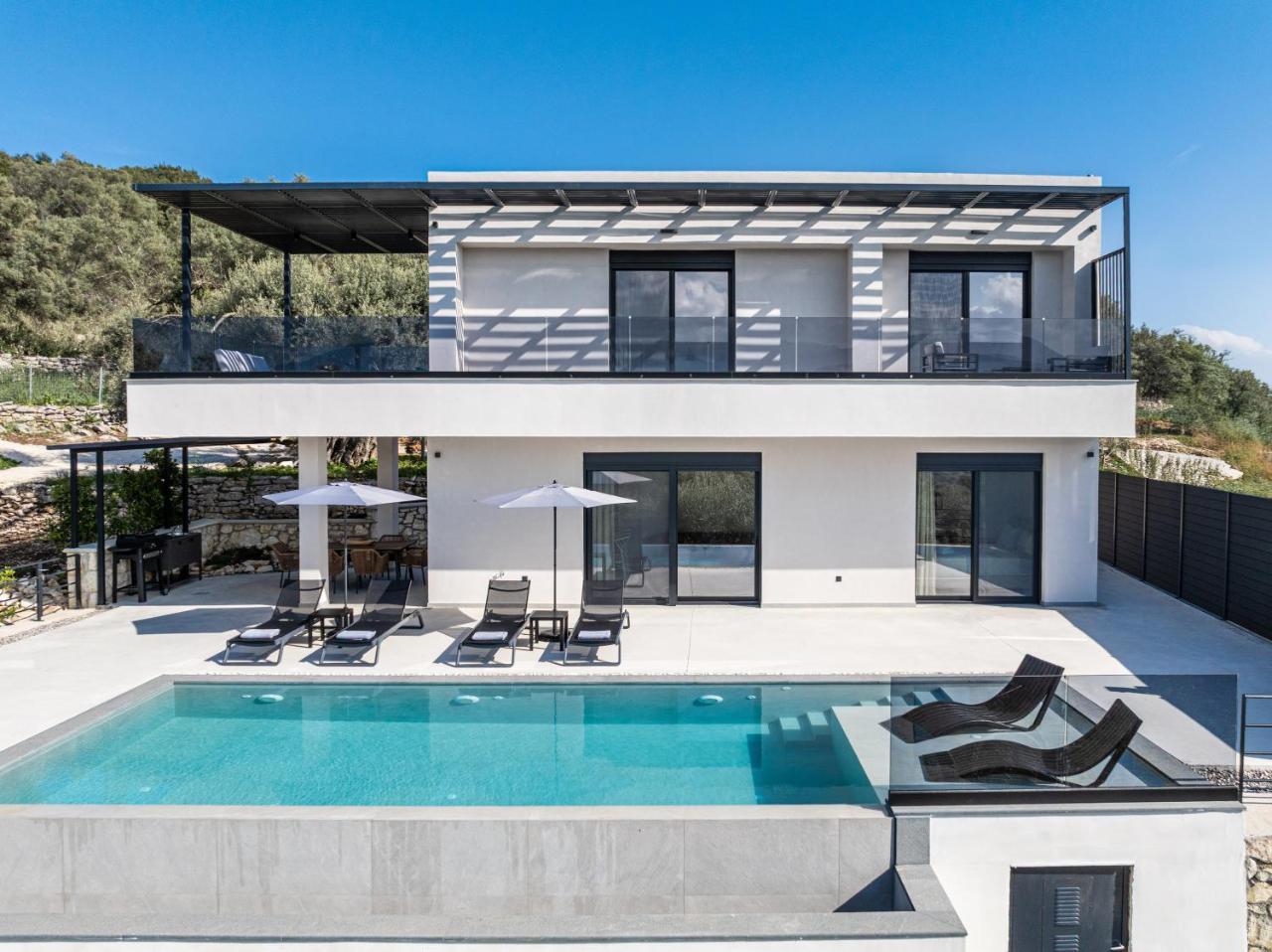 Villa Nefeli — 4-Star Luxury Hotel in None, Greece