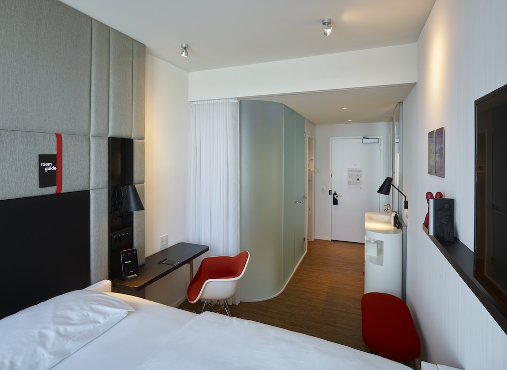 CitizenM Boston North Station Hotel - photo 6