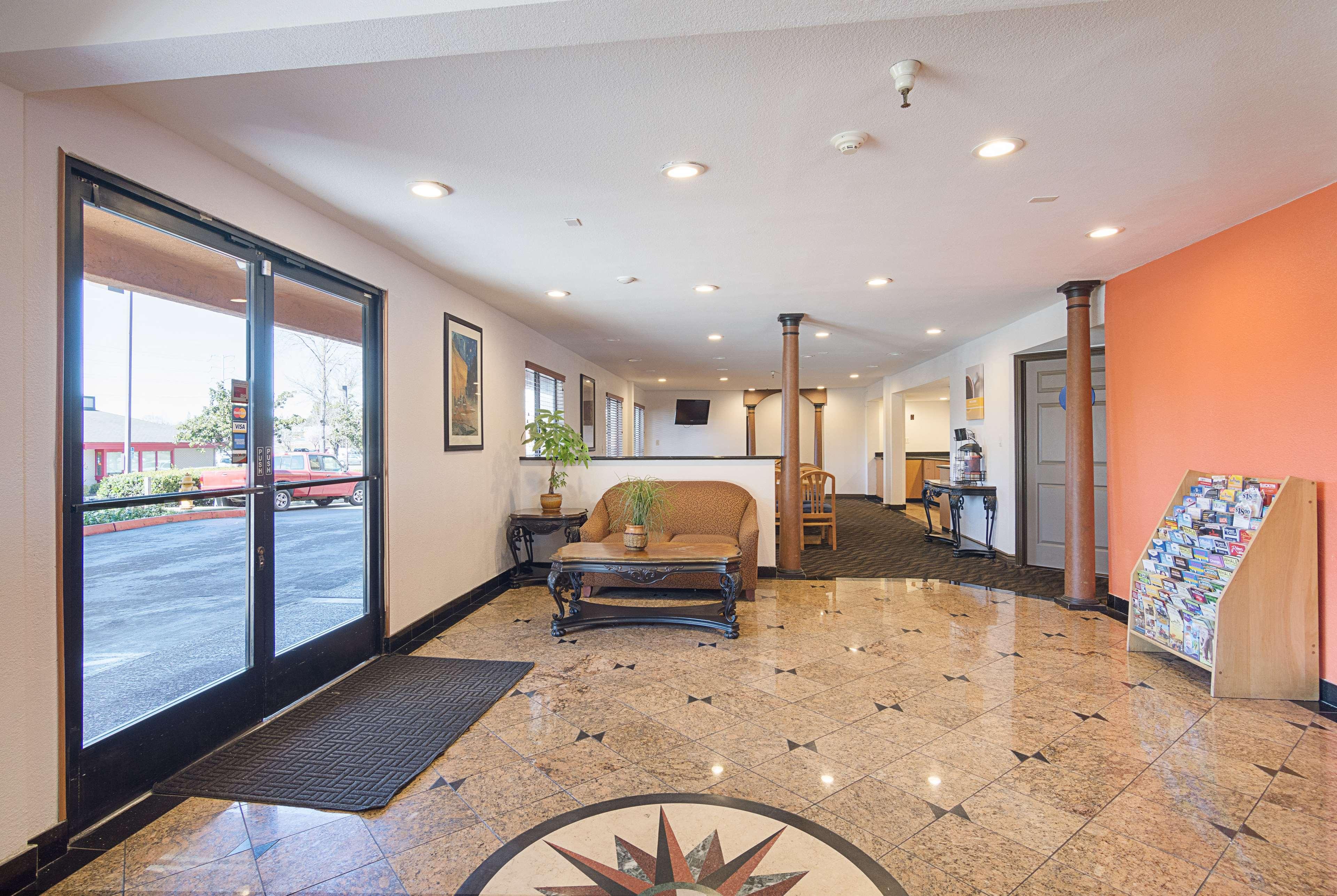 Bella Vista Inn - photo 19
