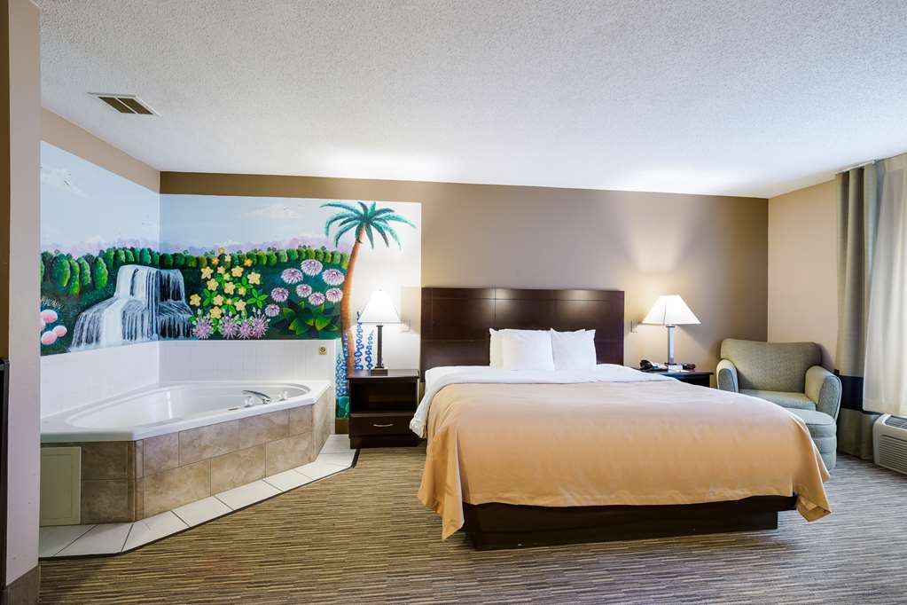 Quality Inn I 70 Near Kansas Speedway - photo 14