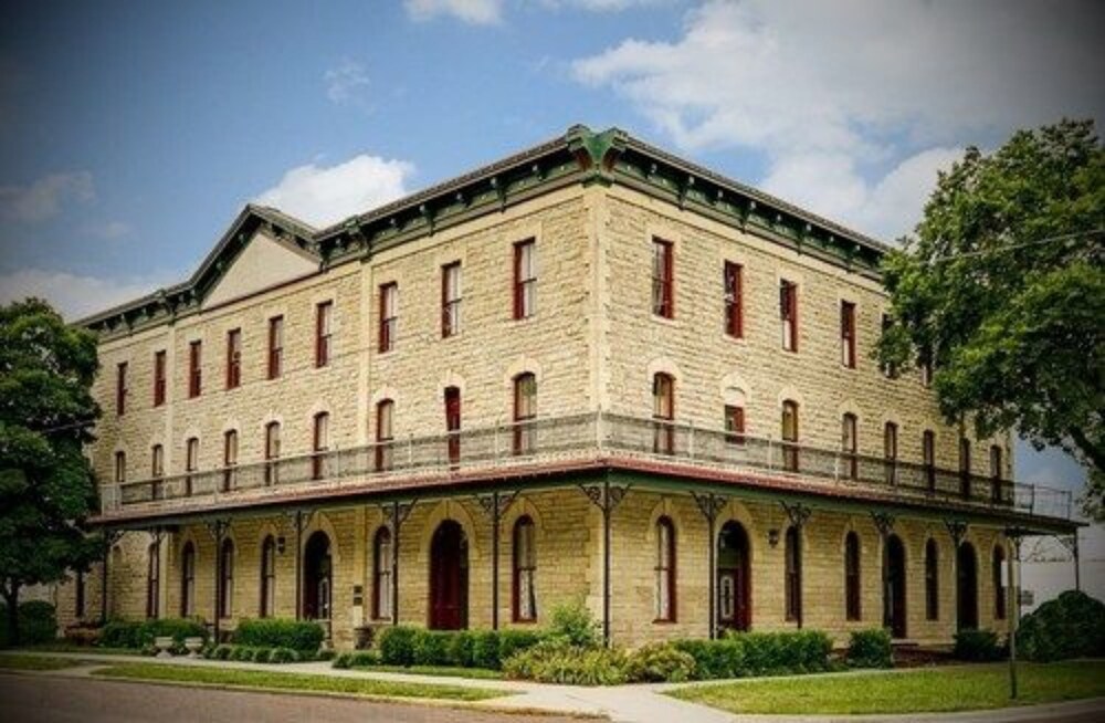 Historic Elgin Hotel in Marion, United States
