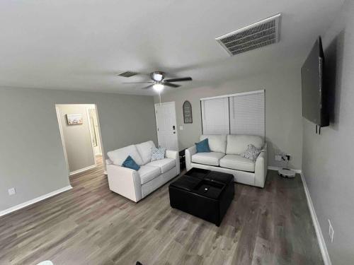 Get cozy in this Renovated home by the Villages — 4-Star Luxury Hotel in Lady Lake, United States