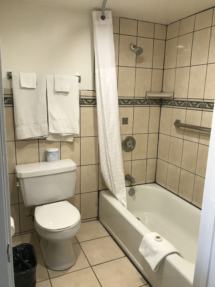 Economy Inn Lax - photo 19