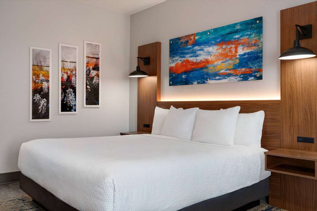 La Quinta Inn & Suites by Wyndham Stephenville - photo 31