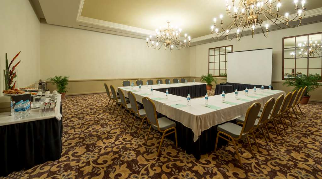 HS HOTSSON Hotel Tampico Sal n Camichin II