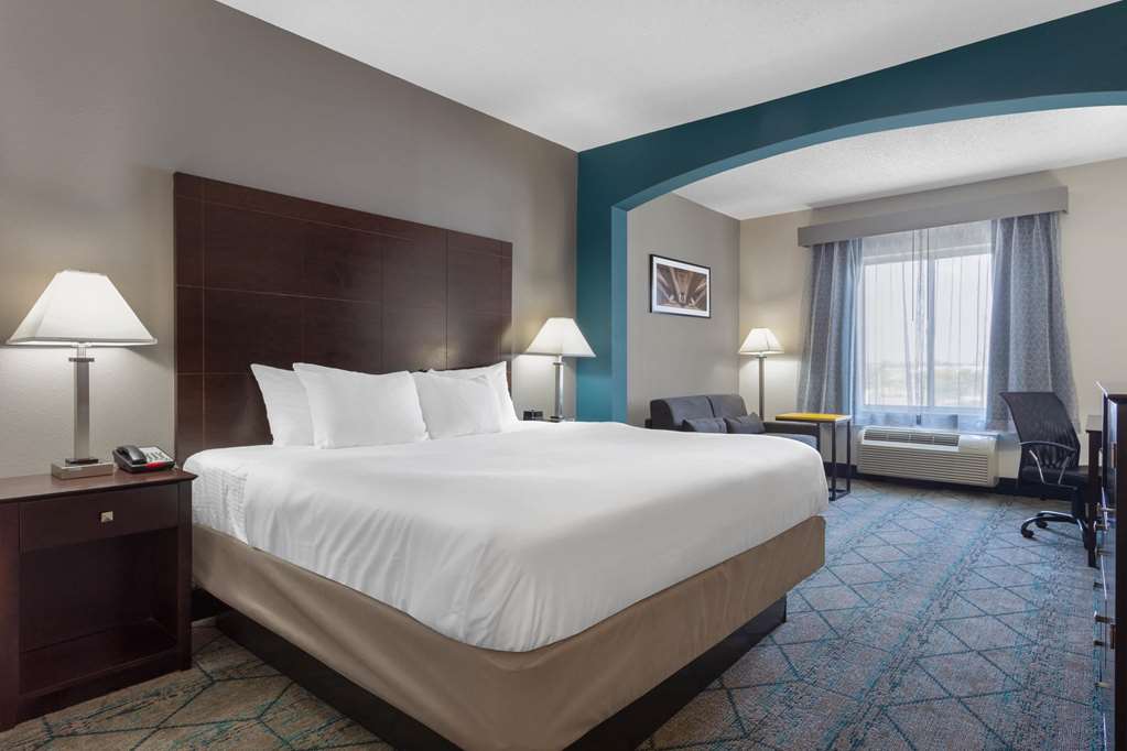 La Quinta Inn & Suites by Wyndham Columbus West Hilliard - photo 19